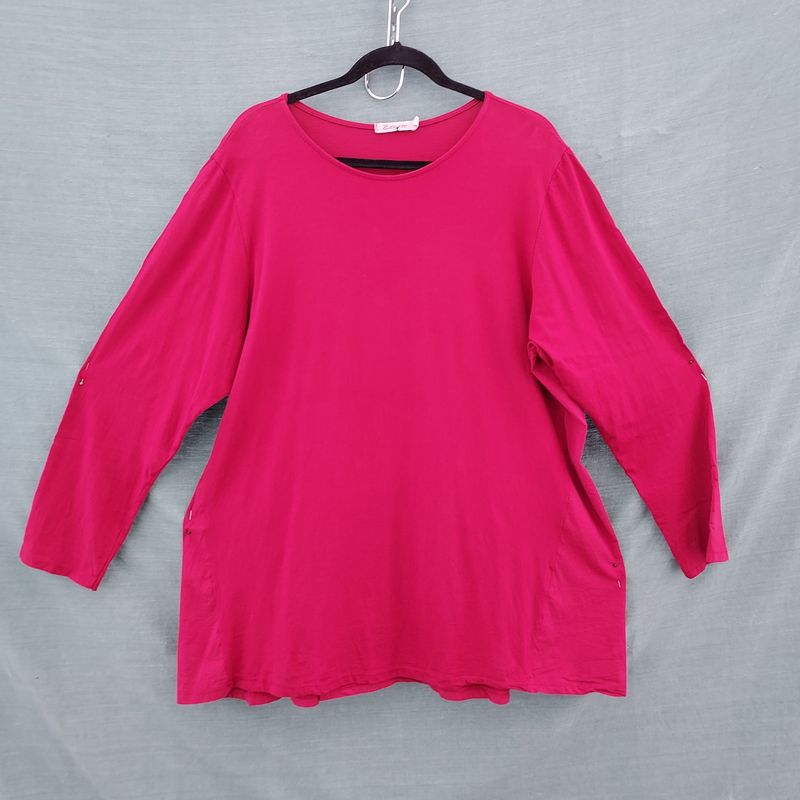 SG - Stretchy Dark Red, Long sleeve tee shirt with gathered back.