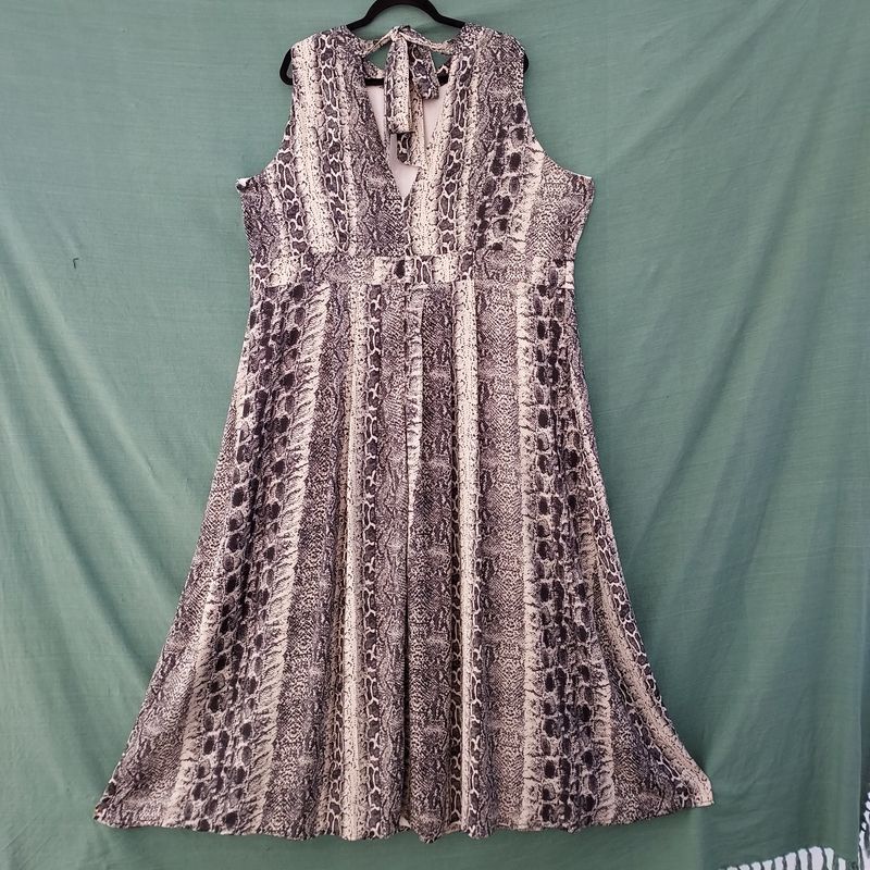 SG  - Grey Snakeskin/Crocodile Skin Seeveless Flowy Long Dress - 50" Bust