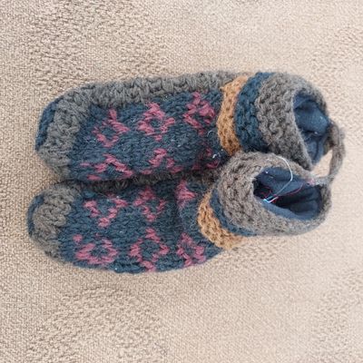 KIDS Knitted & Fleece Lined Slipper Socks 6 KIDS Knitted & Fleece Lined Slipper Socks 6"