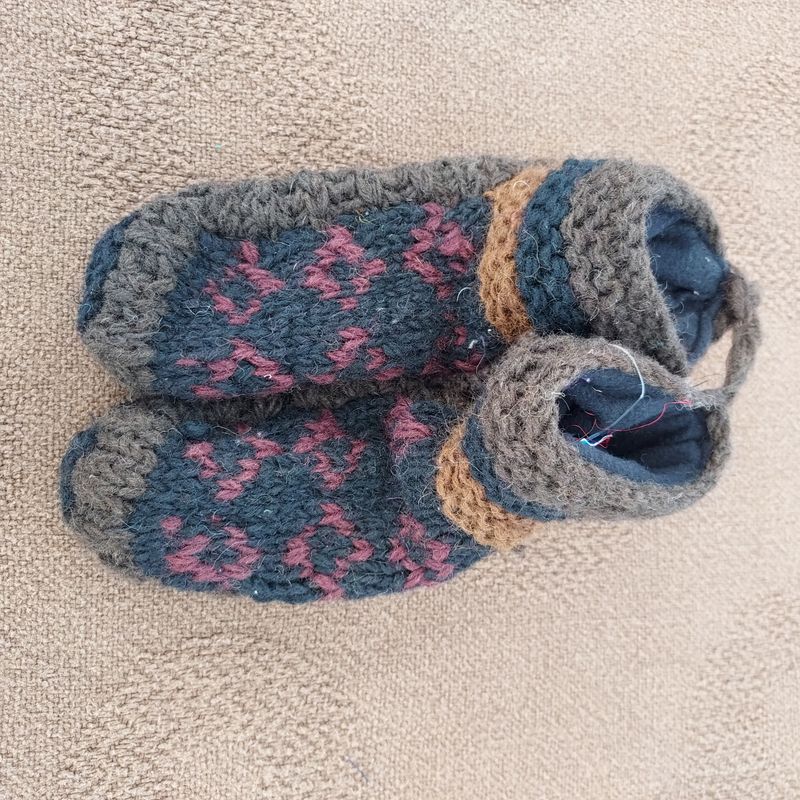 KIDS Knitted & Fleece Lined Slipper Socks 6"