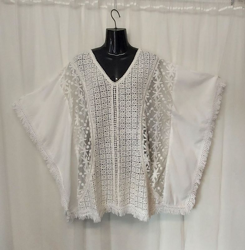 Beautiful White Lightweight Poncho Top - S, XL