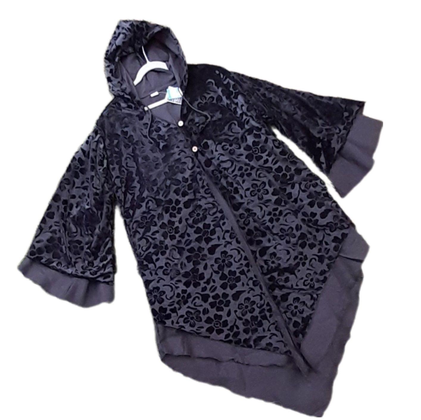 BLACK VELVET HOODED ROBE 50 BLACK VELVET HOODED ROBE 50" Bust