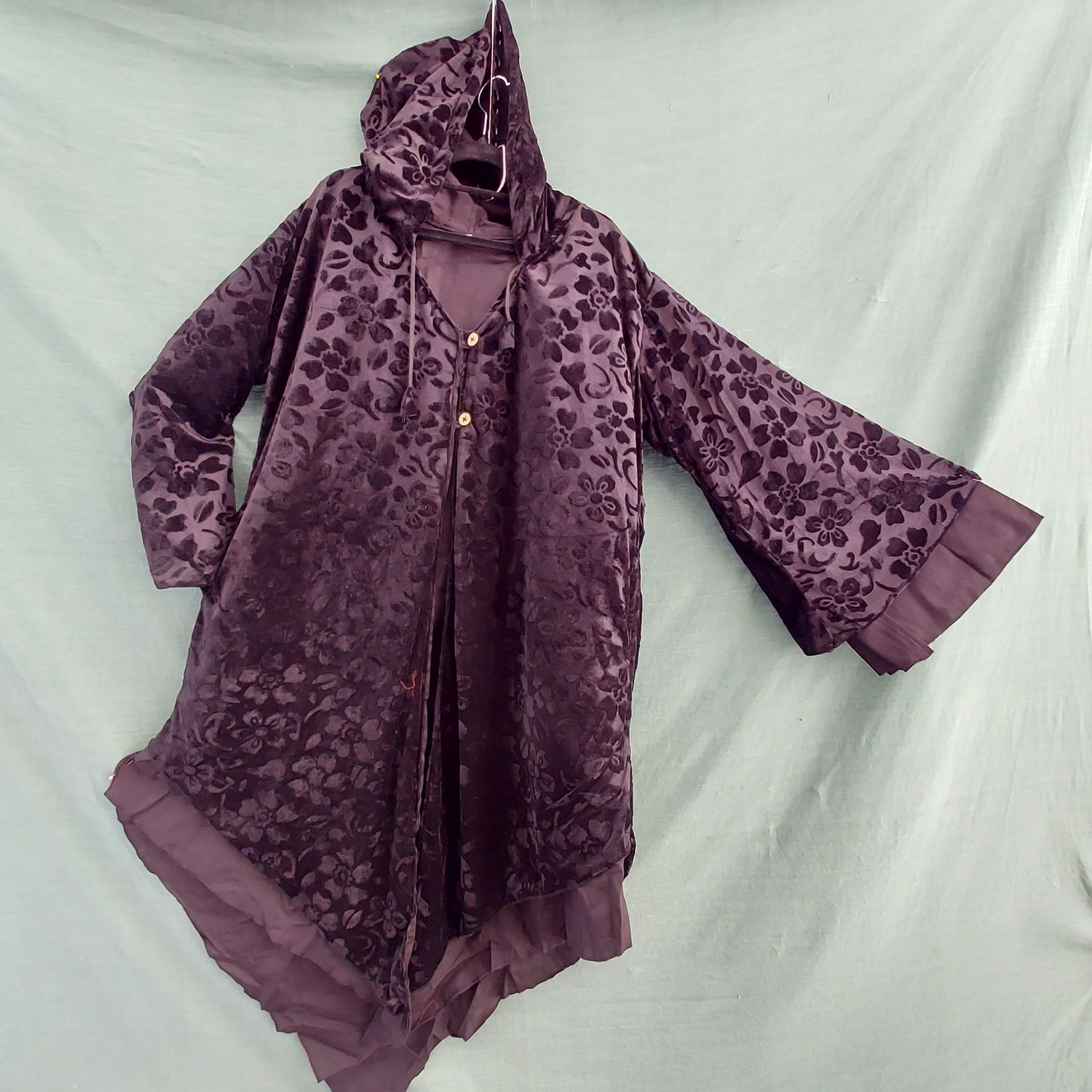 BLACK VELVET HOODED ROBE 50 BLACK VELVET HOODED ROBE 50" Bust
