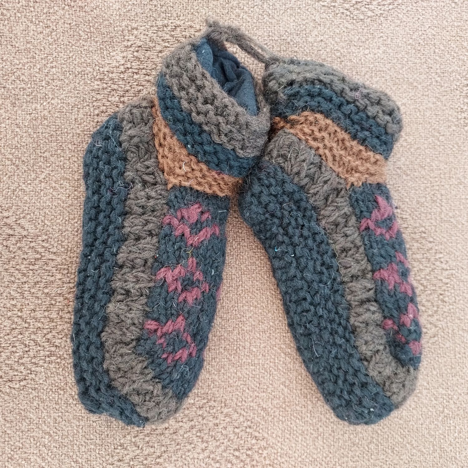 KIDS Knitted & Fleece Lined Slipper Socks 6 KIDS Knitted & Fleece Lined Slipper Socks 6"