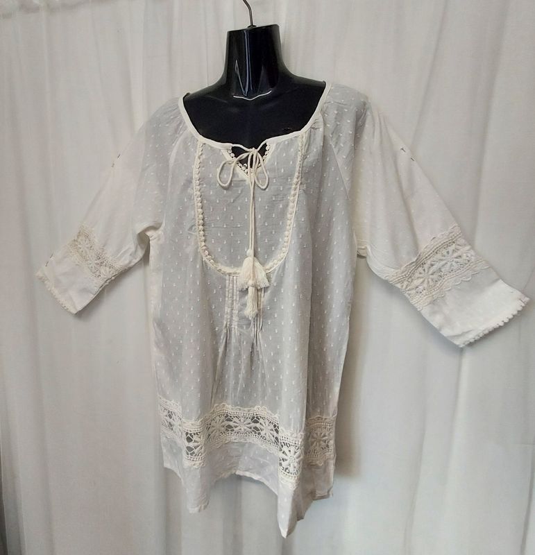 White Lightweight Cotton Tunic Top - 44 White Lightweight Cotton Tunic Top - 44" Bust