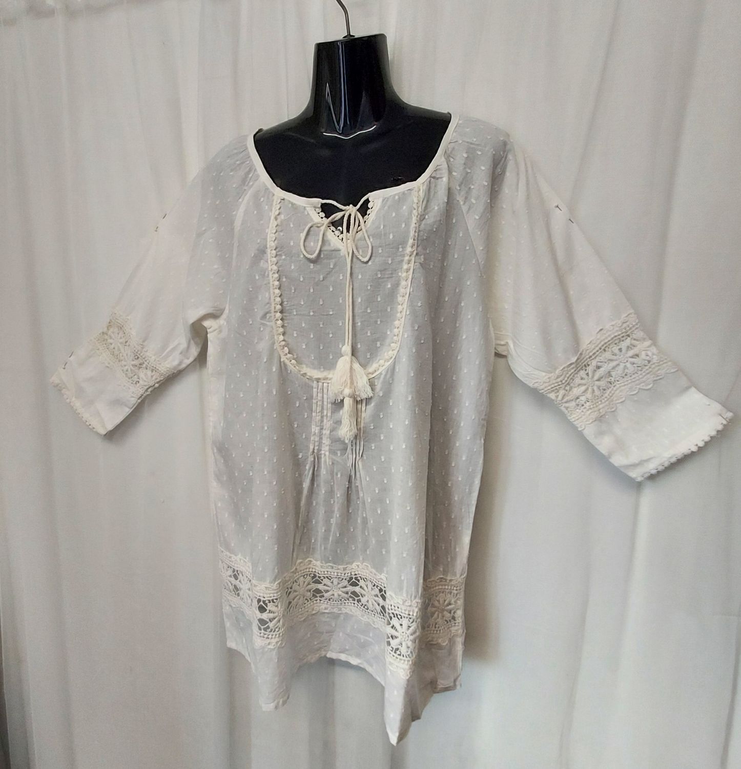 White Lightweight Cotton Tunic Top - 44 White Lightweight Cotton Tunic Top - 44" Bust