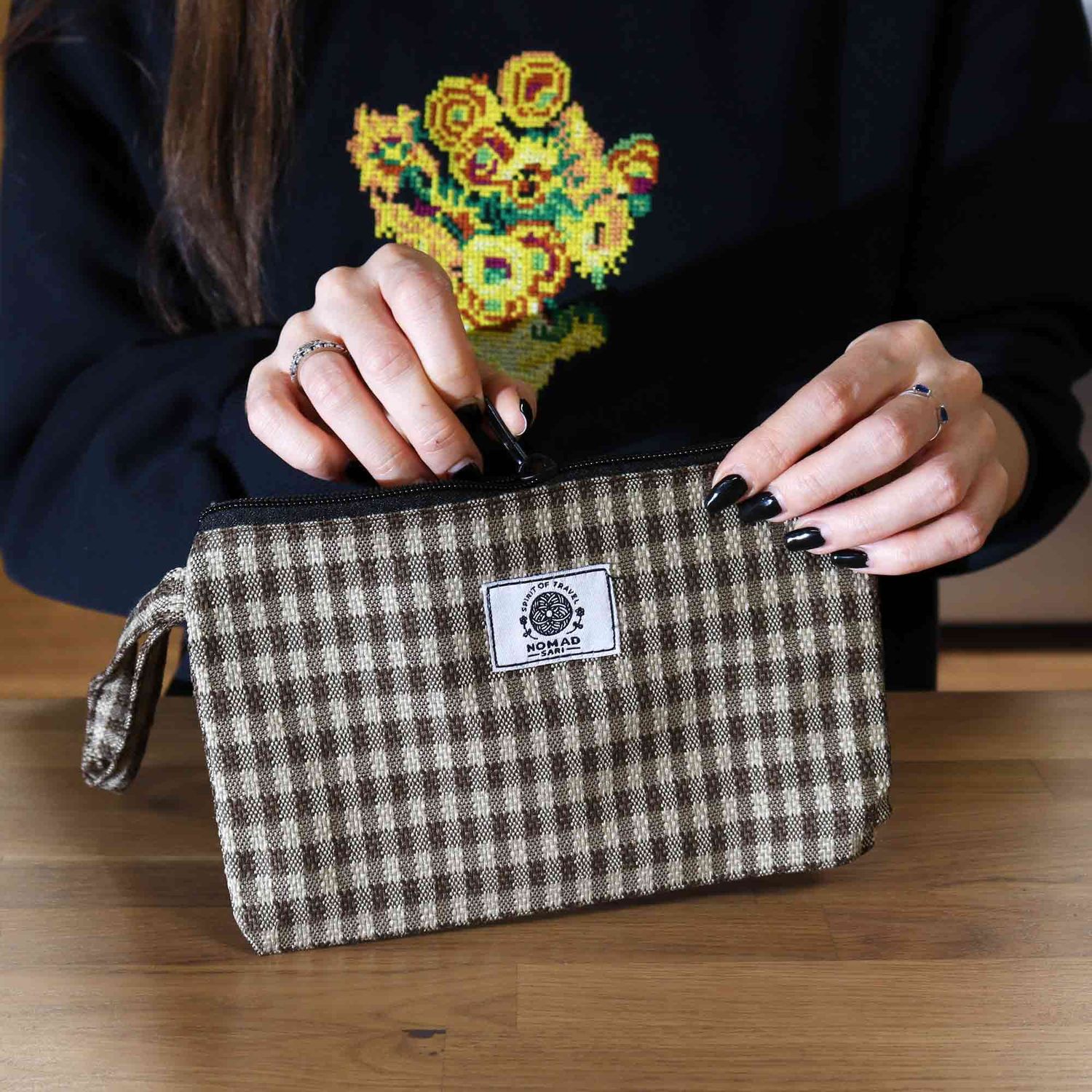 Soft & Natural Handy Gift Pouches & Loop - (assorted materials) -20x13cm Soft & Natural Handy Gift Pouches & Loop - (assorted materials) -20x13cm