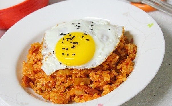 Kimchi Fried Rice (김치볶음밥)
