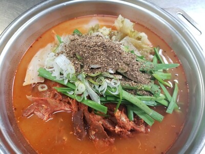 Black Goat Hot Pot (Medium) (흑염소전골 (중))