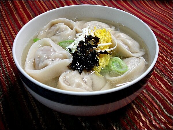 Korean Dumpling Soup (만두국)
