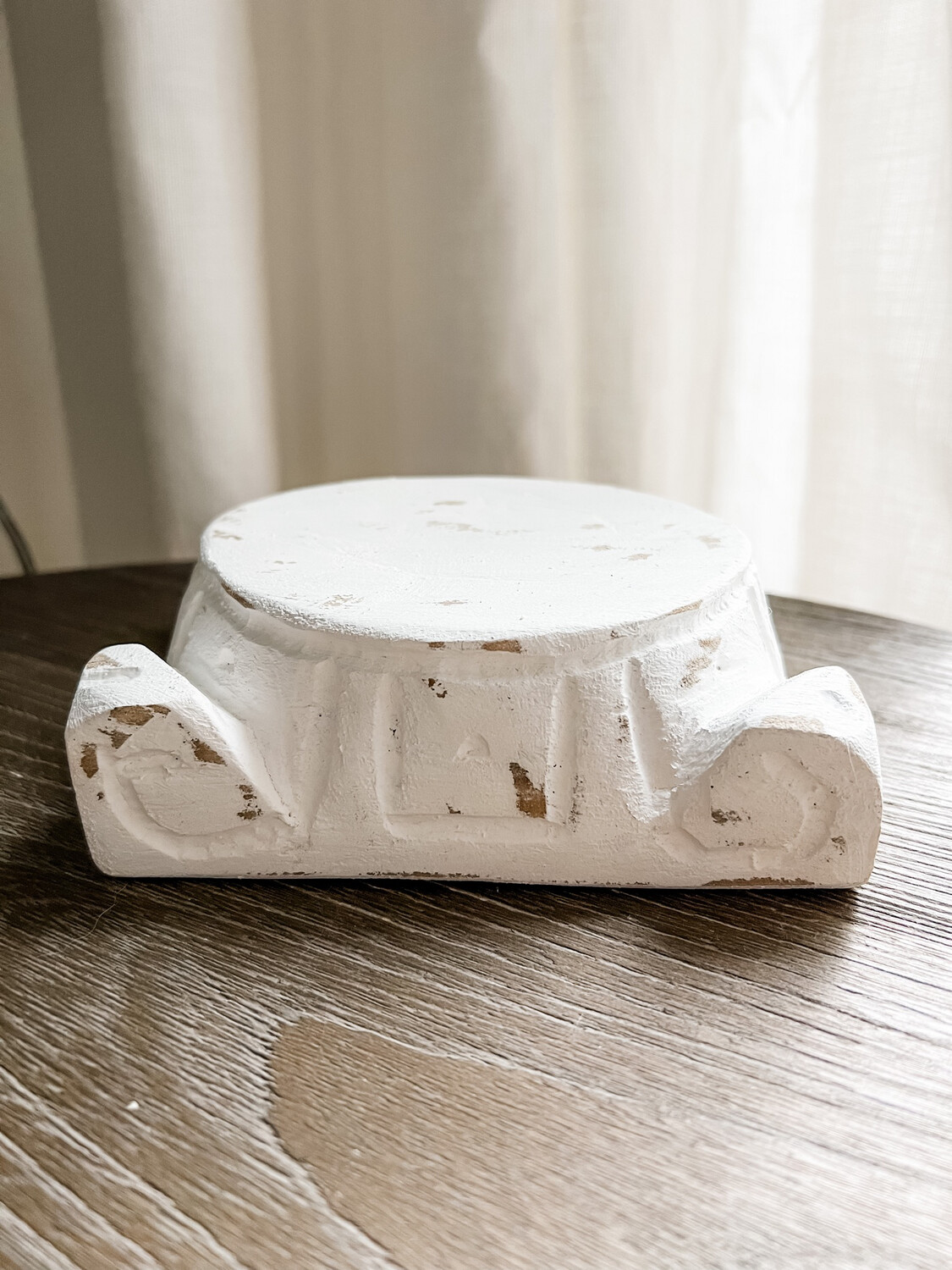 White mini carved pedestal