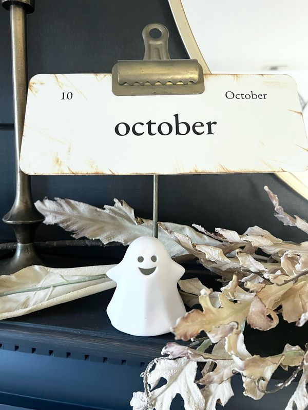 Mini smiling ghost