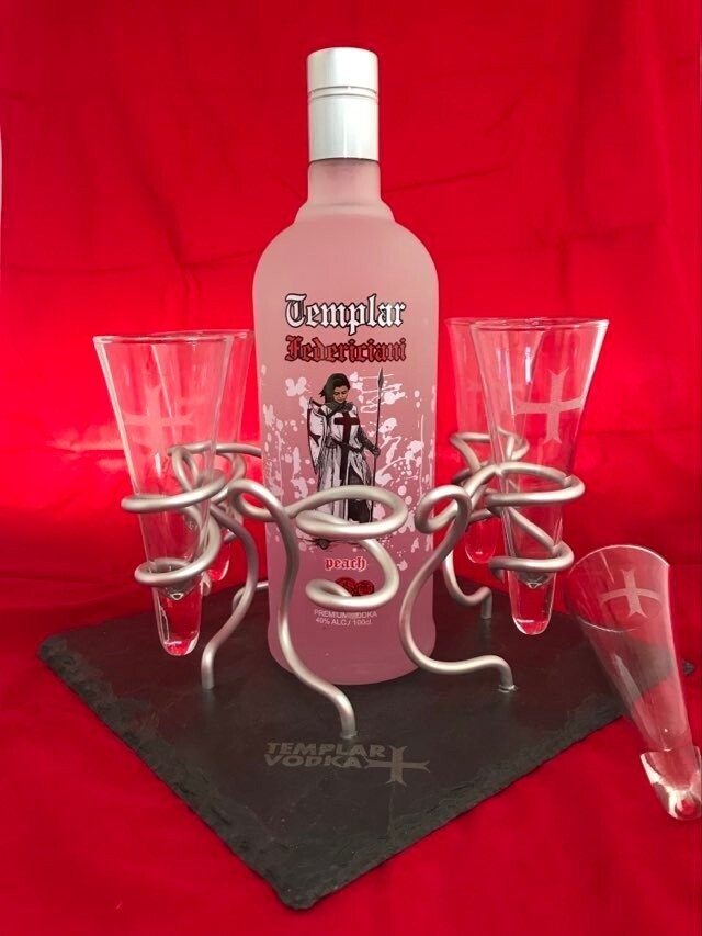 Plateau 6 Verres by Bruno Pellé + 1 Bouteille Templar® "PEACH" + 1 Led