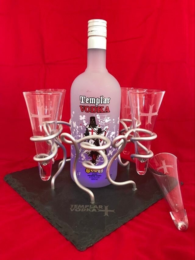 Plateau 6 Verres by Bruno Pellé + 1 Bouteille Templar® "WHITE" + 1 Led