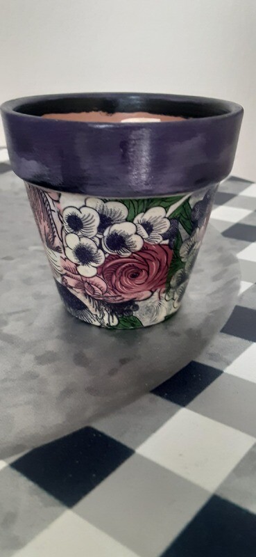 Flower decoupage candle holder
