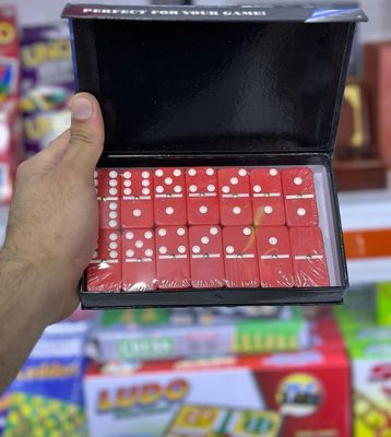 دومنه لون احمر