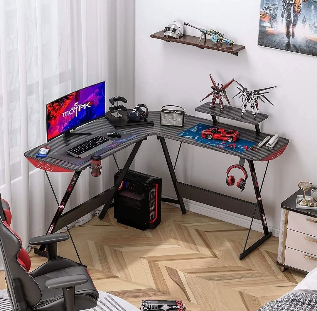 Game on gaming desk L