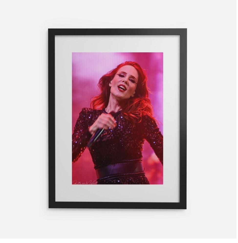 Simone Simons