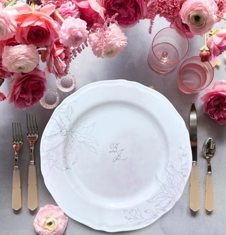 Assiette plate 27cmø. ROSE. INITIAL COLLECTION. Peinte à la main