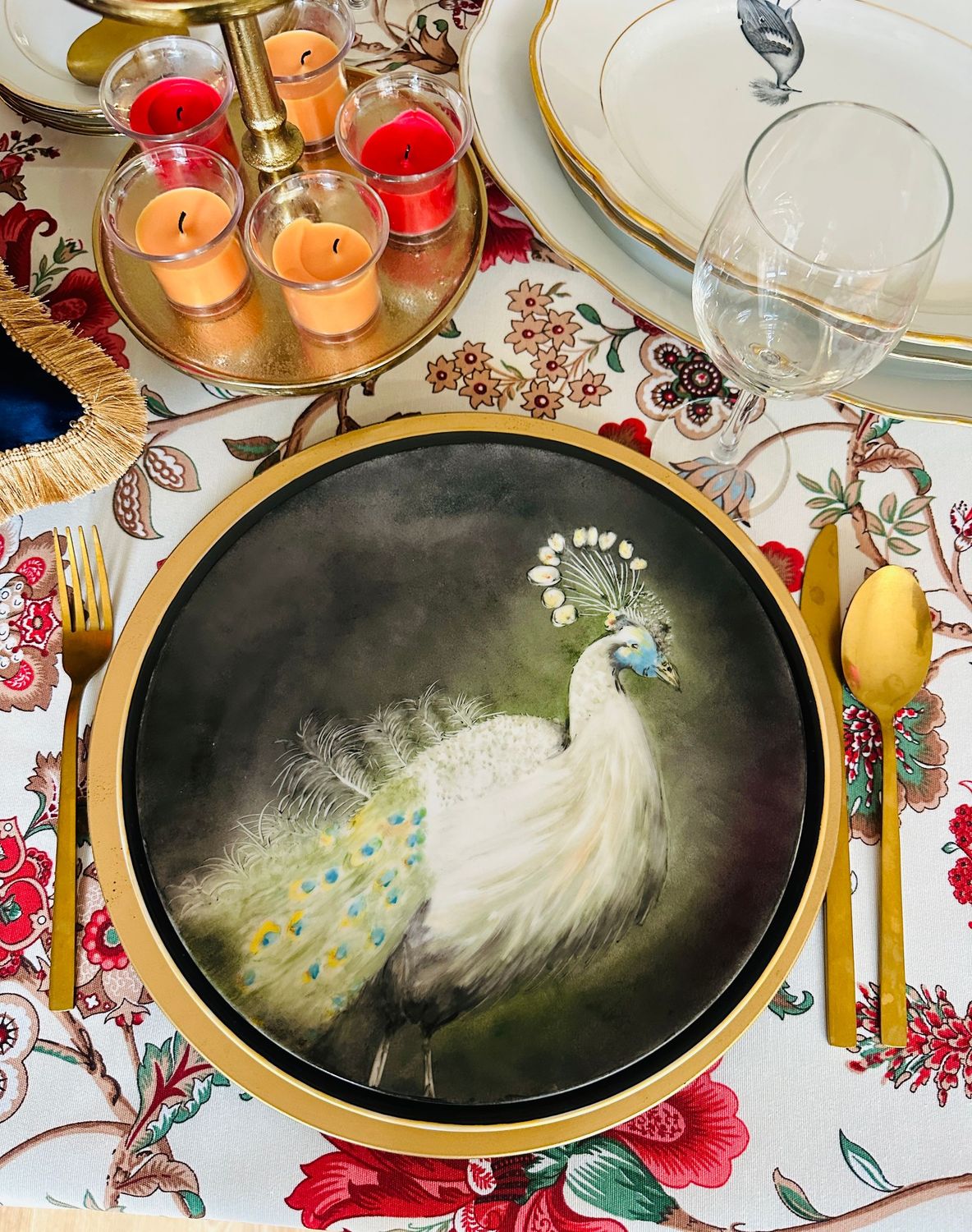 PEACOCK Speiseteller 27cmø – ROYAL BIRD KOLLEKTION – Handbemalt