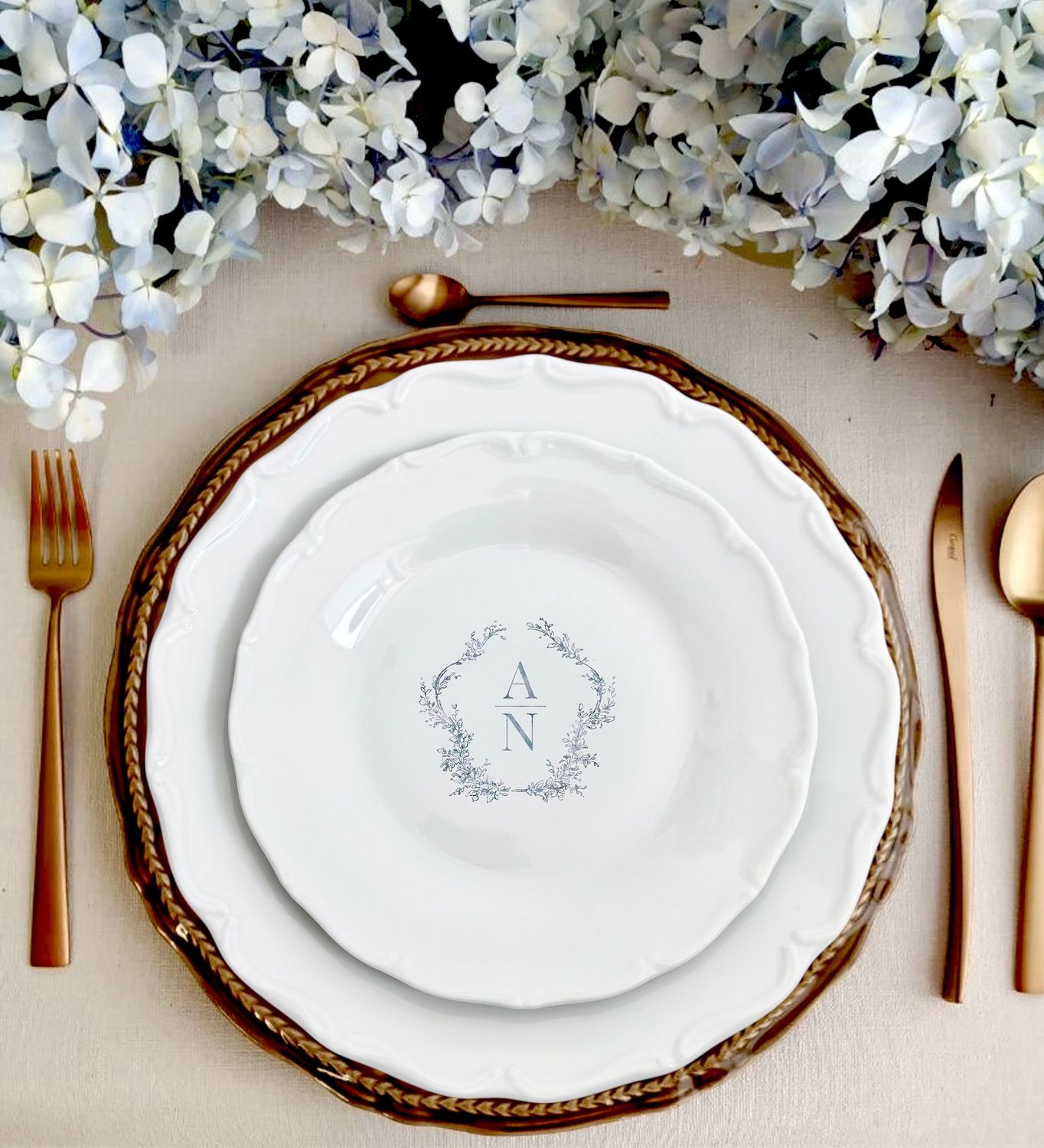 Assiette plate 27cmø. INITIAL COLLECTION. Peinte à la main