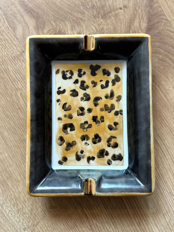 Cendrier LÉOPARD en porcelaine peints à la main 15x20cm