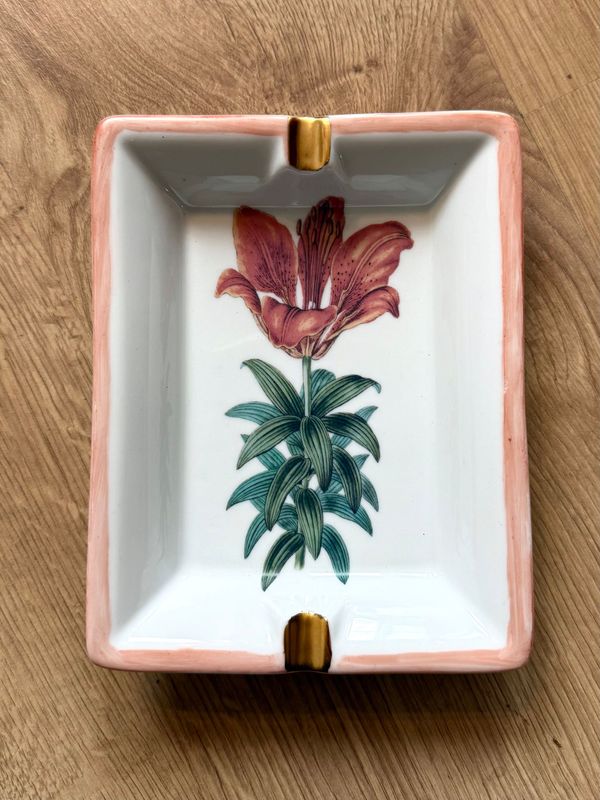 Cendrier FLEUR en porcelaine peints à la main 15x20cm
