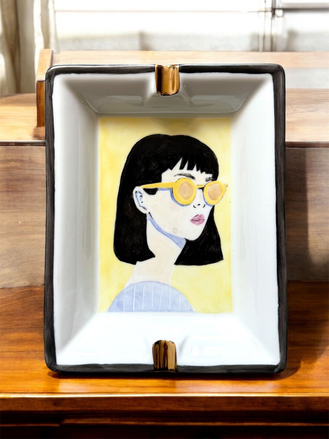 Cenicero JOVEN de porcelana pintados a mano 15x20cm
