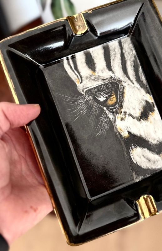 Cendrier ŒIL DE ZÈBRE en porcelaine peints à la main 15x20cm