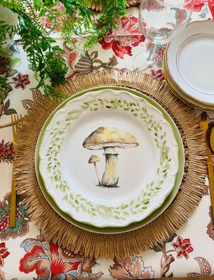 Assiette plate 27cmø. CHAMPIGNON JAUNE. CHAMPIGNON COLLECTION. Peinte à la main