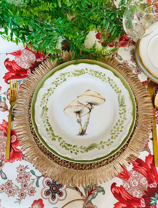 Assiette DEUX CHAMPIGNONS 27cmø. CHAMPIGNON COLLECTION. Peinte à la main