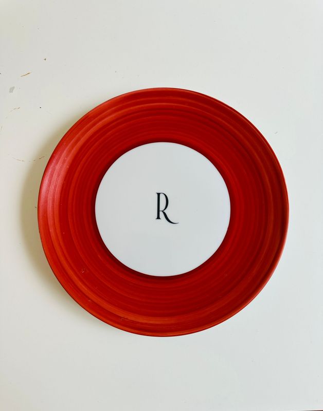 Assiette 19cmø. INITIAL COLLECTION. Peinte à la main