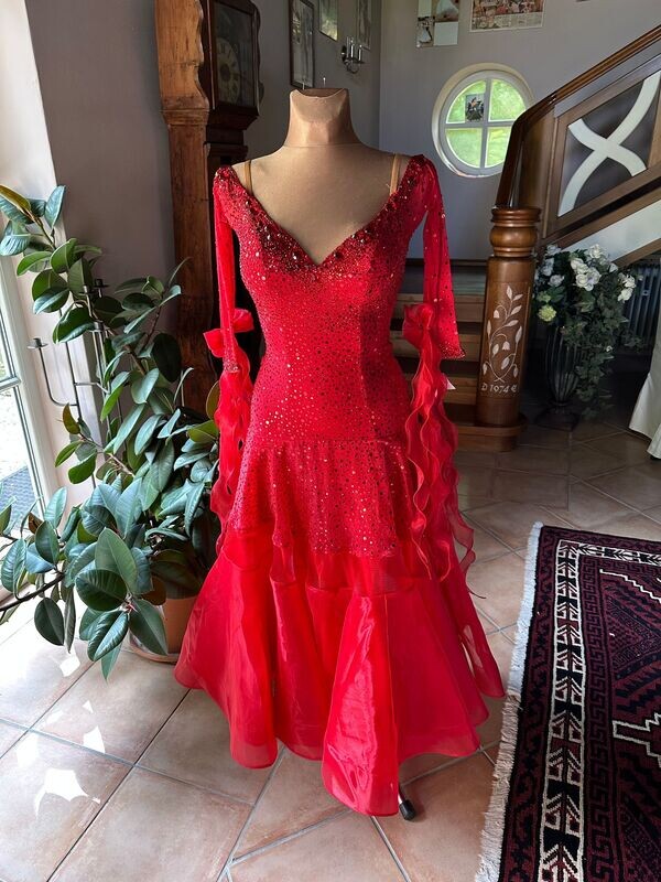 Rotes Standardkleid Rotes Standardkleid