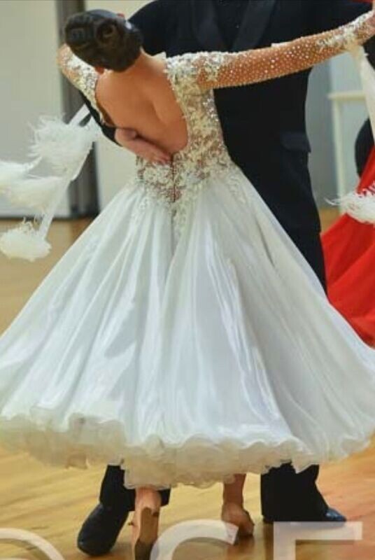 Weißes traumhaftes Standardkleid Weißes traumhaftes Standardkleid