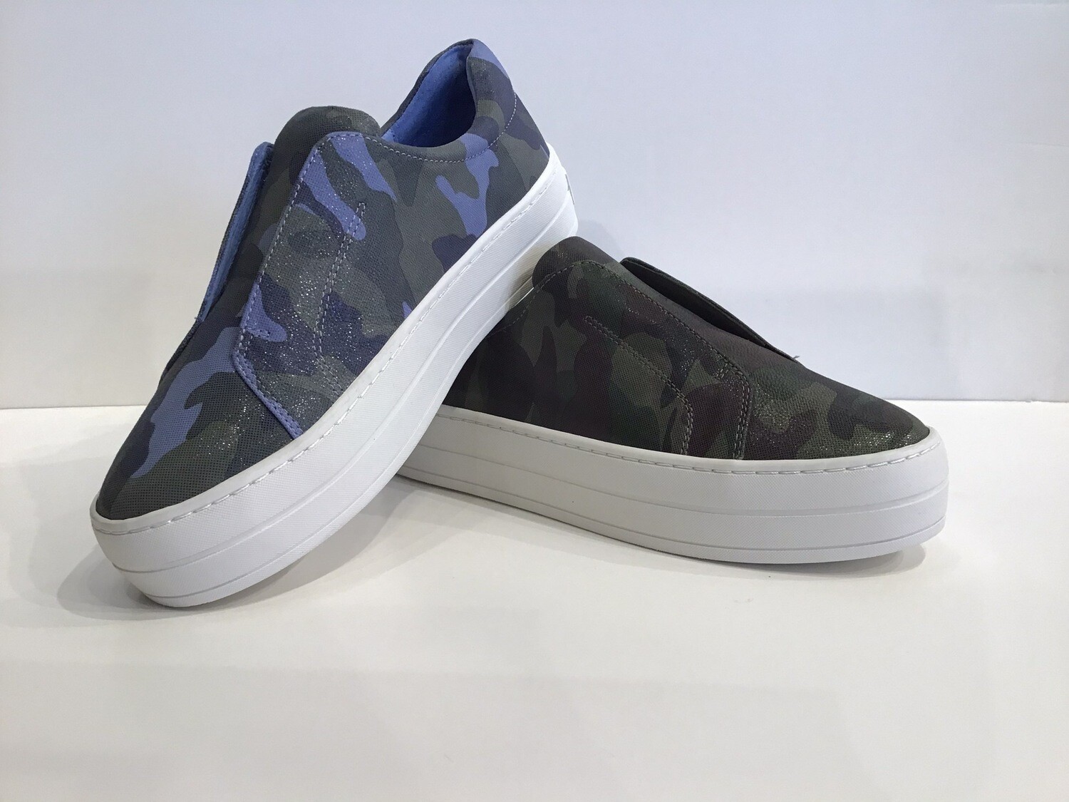 Camouflage Laceless Slip-on Sneakers