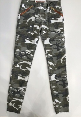 Camo Zip Pockets Fray Hem Jean