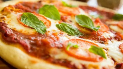 Medium Thin Crust Margherita Pizza