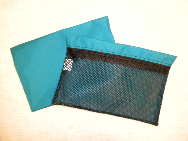 Zippered mesh organizer bag