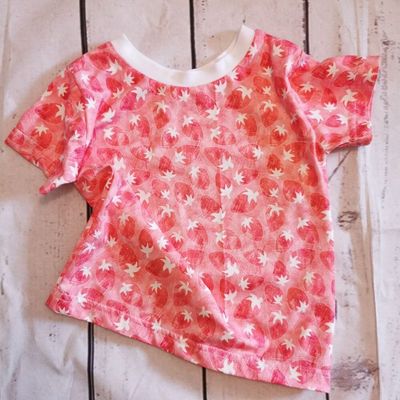 Kindershirt "Erdbeeren" - einfach anzuziehen - Gr. 98