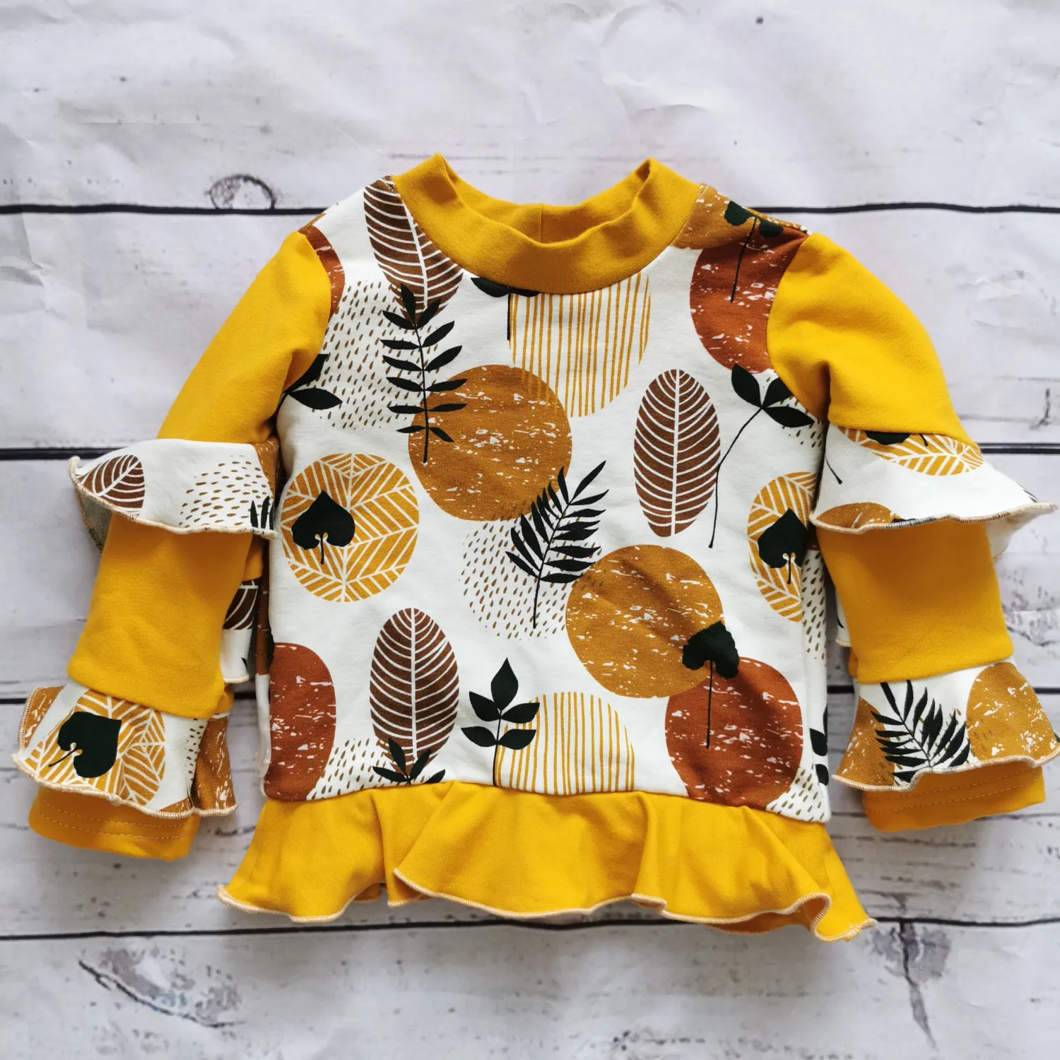 Pullover "Blätter" mit Rüschen Gr. 86/92