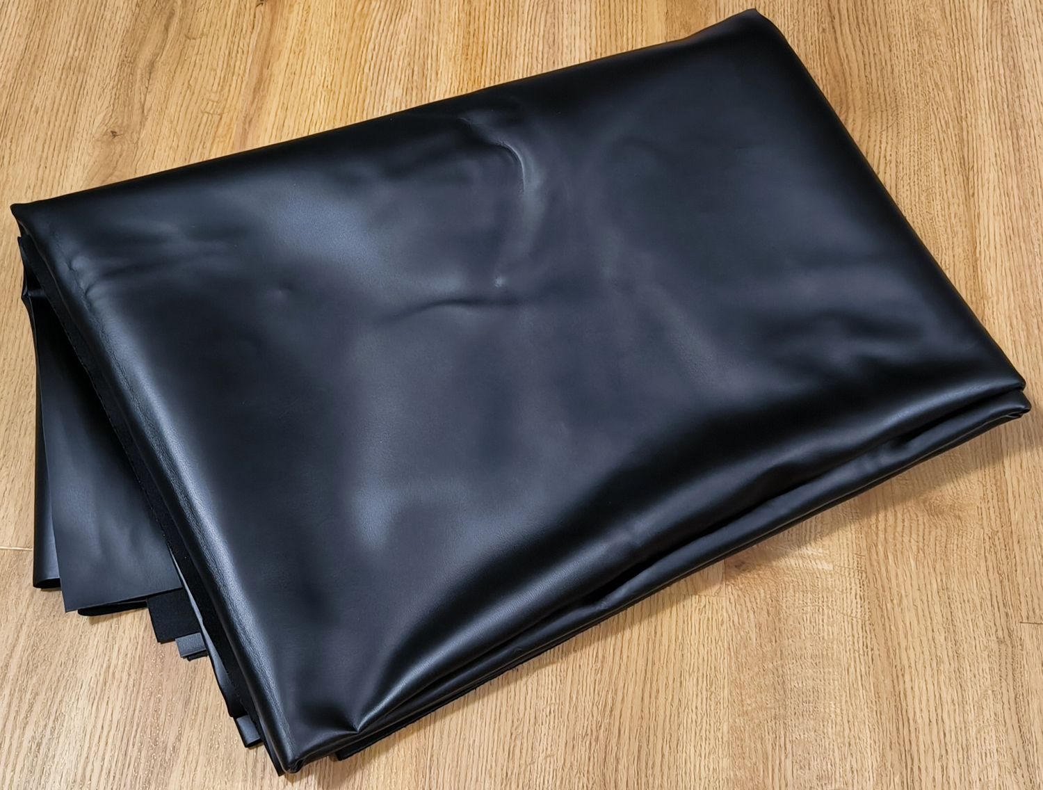 Stoffrest - festes Kunstleder in schwarz - 4m am Stück