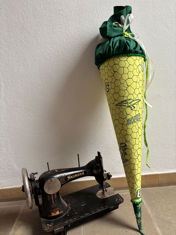 Zuckertüte "Dinosaurier 2" mit grüner Tülle, 70cm rund, incl. Bezug, Rohling, Bänder - personalisierterbar