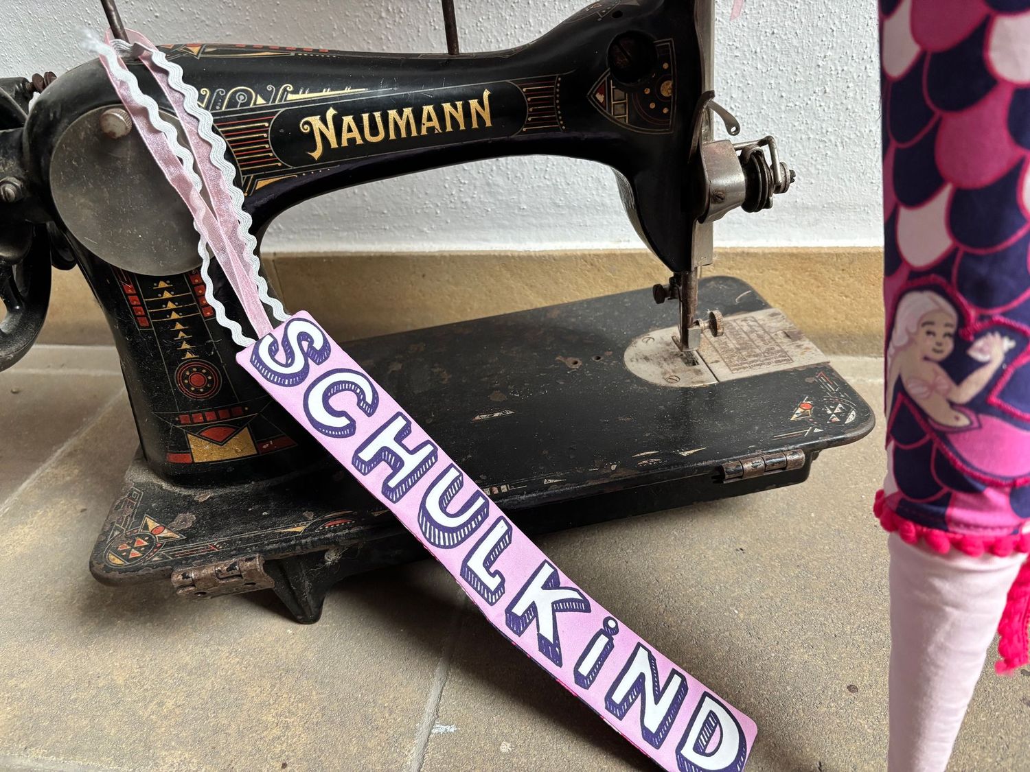 Lesezeichen Dekoration zum Schulanfang "Schulkind" rosa