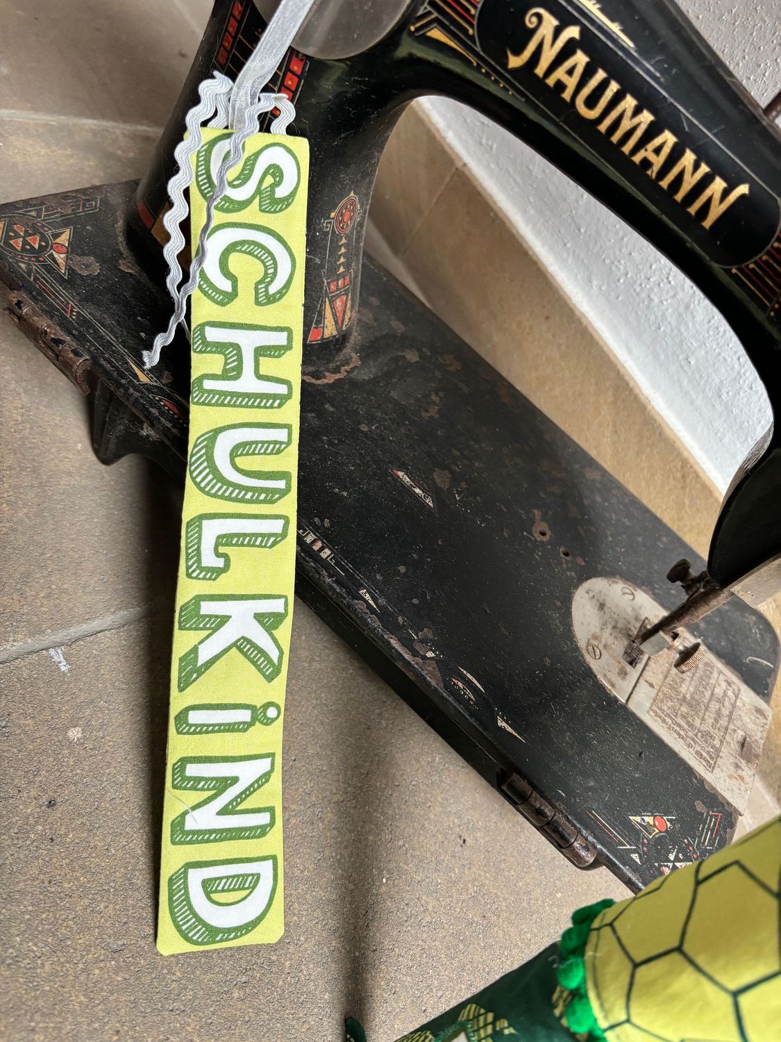 Lesezeichen Dekoration zum Schulanfang "Schulkind" grün