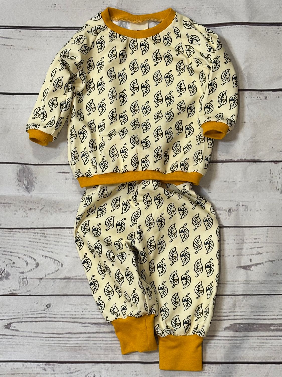Set Pumphose und Langarmshirt "Blätter Herzen gelb“ - Babykleidung - Gr. 50 - 98