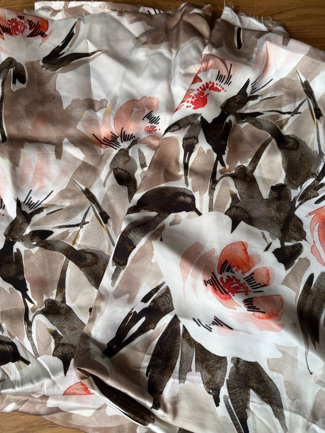 2,80m Viskose Webware Satin große Blumen Set 2 Stück je 1,40m