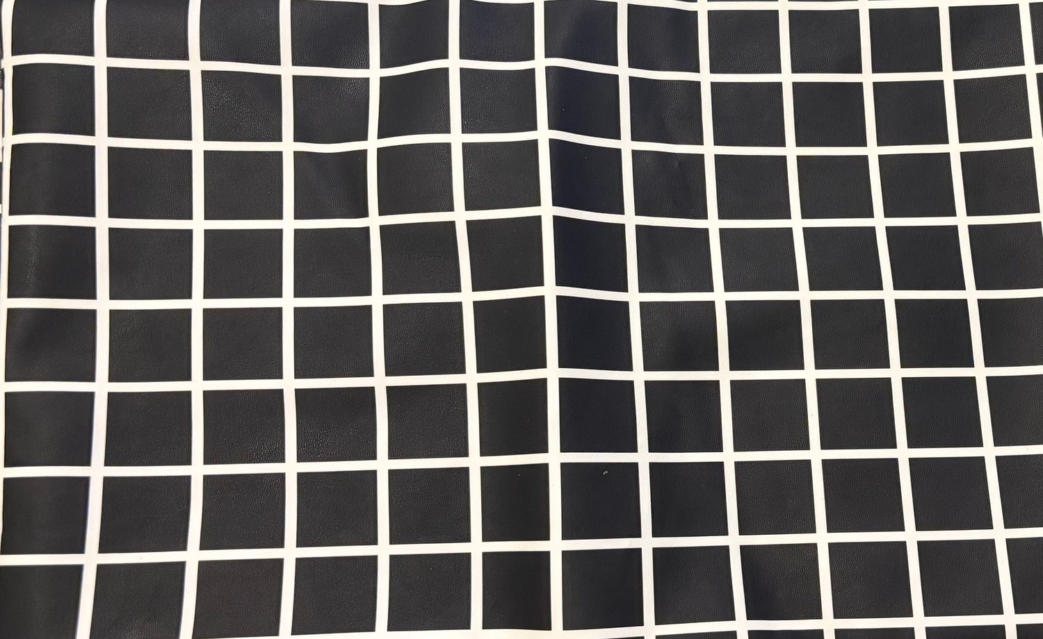 3,20m Kunstleder weich schwarz weiß Karo