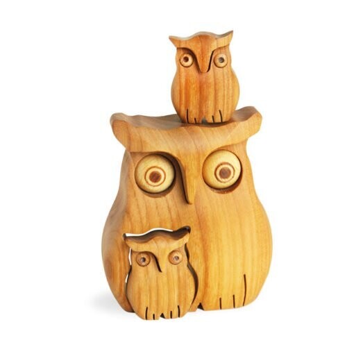Holzeule mit zwei Kinder