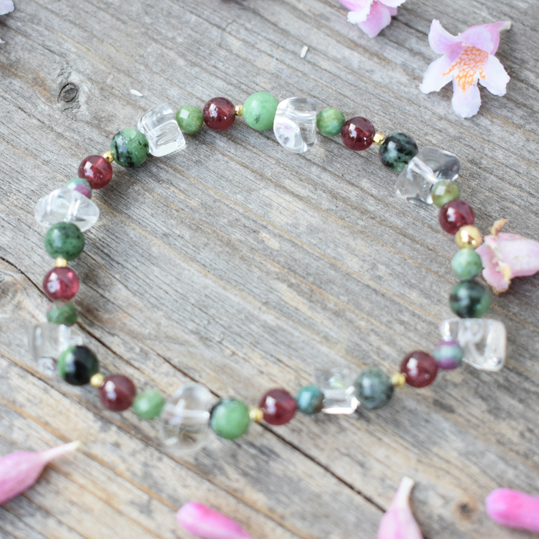 Armband mit Bergkristall, Granat & Rubin Zoisit