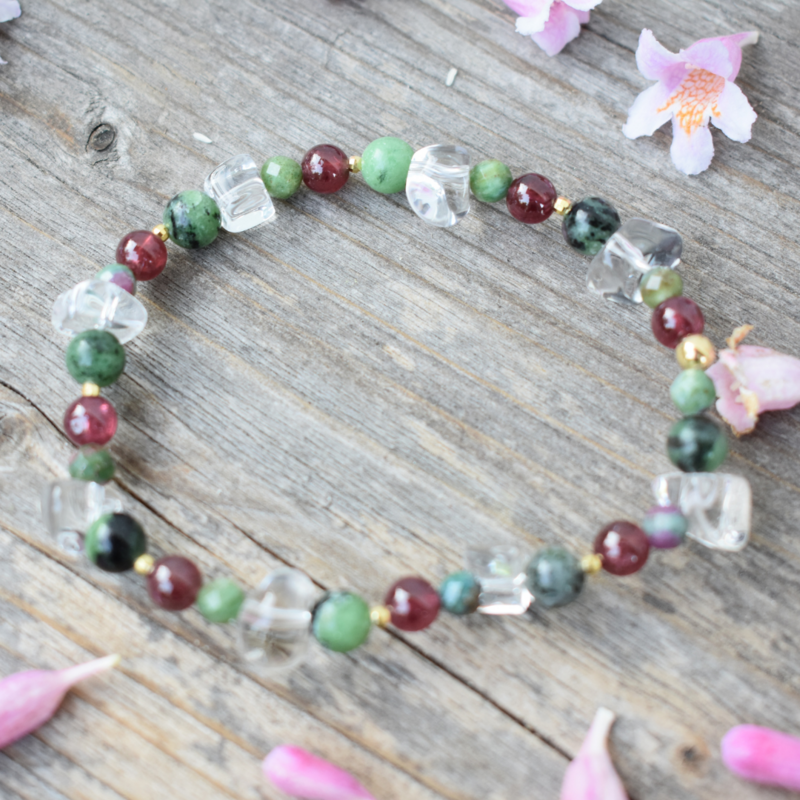 Armband mit Bergkristall, Granat & Rubin Zoisit Armband mit Bergkristall, Granat & Rubin Zoisit
